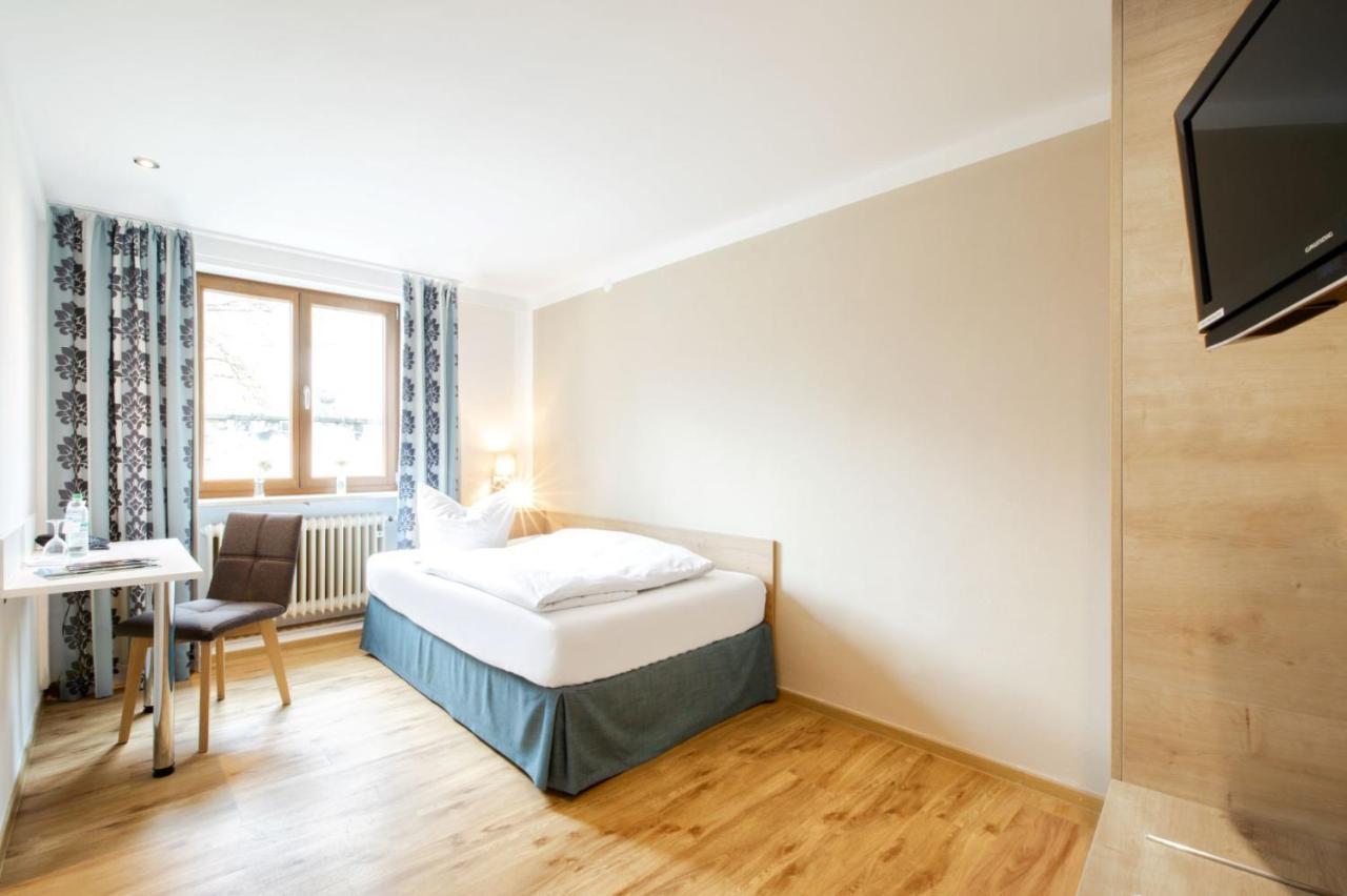 Hotelgasthof Bayerischer Hof Зульцбах-Розенберг Экстерьер фото