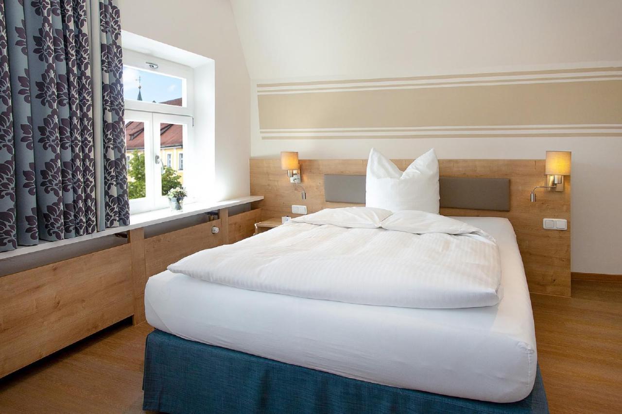 Hotelgasthof Bayerischer Hof Зульцбах-Розенберг Экстерьер фото